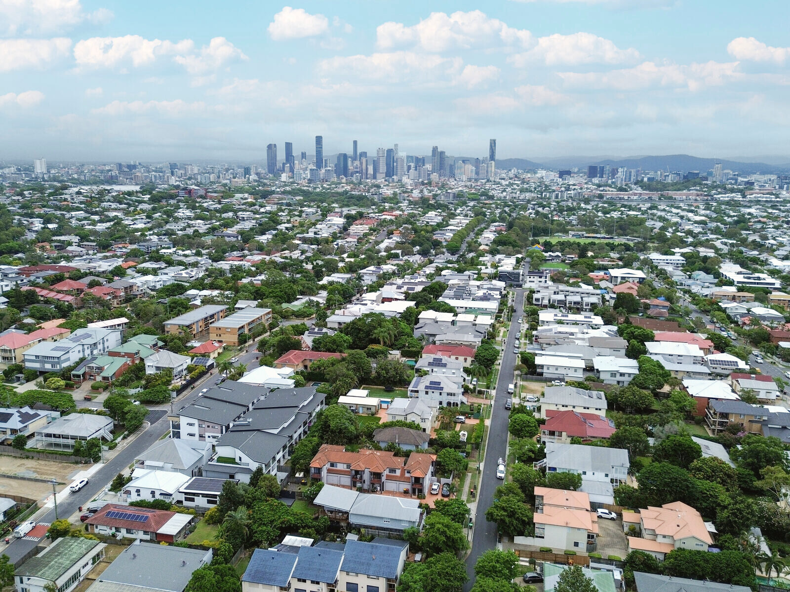 Contemporary home with a Brisbane skyline outlook, Morningside